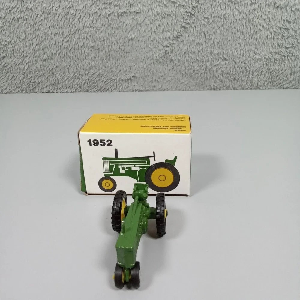 John Deere 1952 Model 60 Tractor Die-Cast‎ Miniature Collectible  Original Box